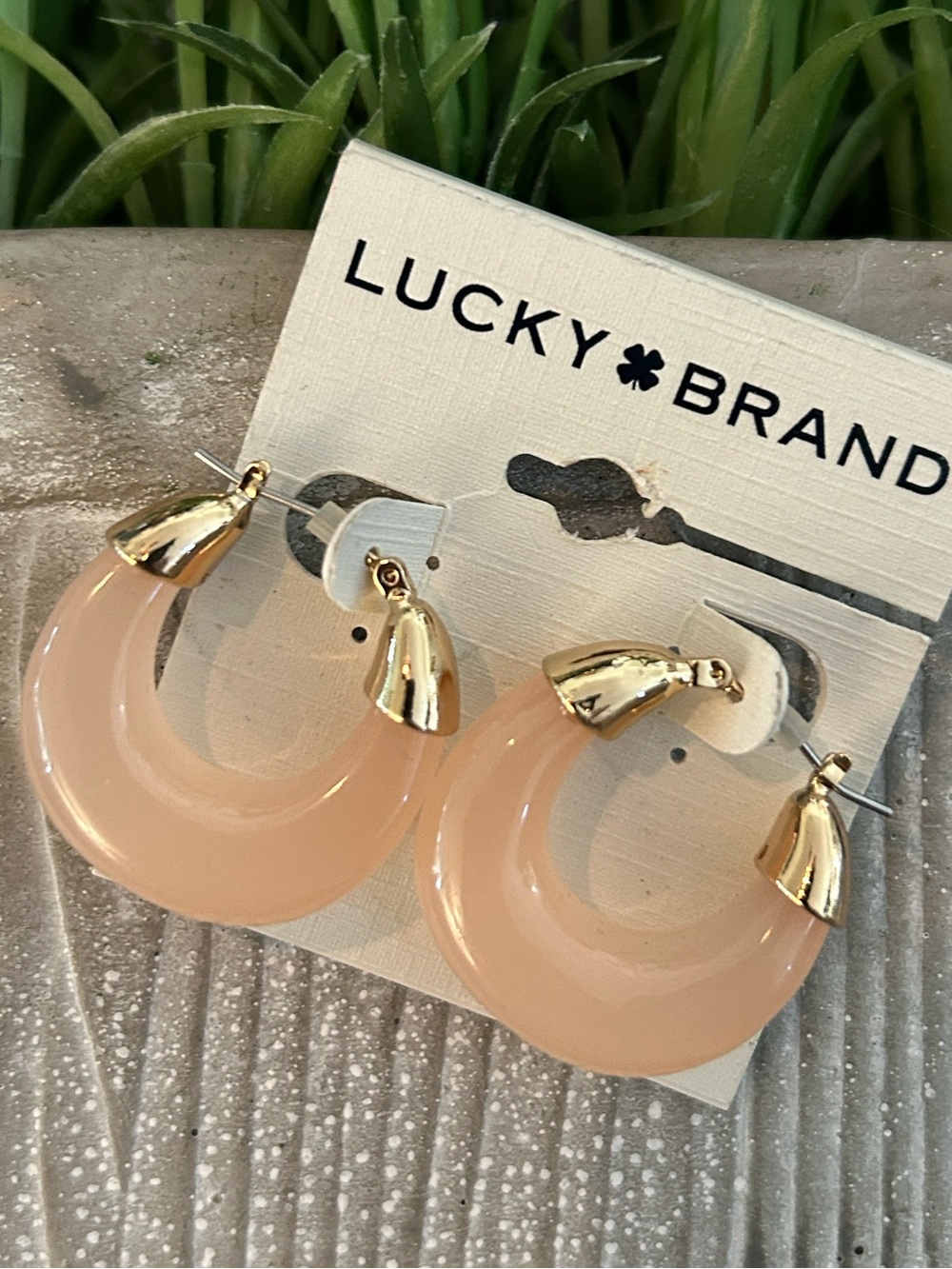 Lucky brand earrings NEW pink peach lucite on goldtone endcaps pierced earrings